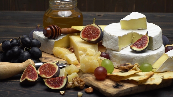 Video of Various Types of Cheese - Parmesan, Brie, Cheddar alt