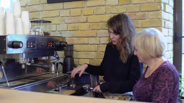 Barista Teach Granny To Use Portafilter and Coffee Machine alt