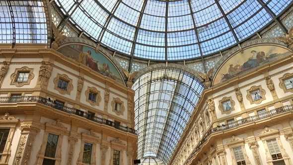Galleria Vittorio Emanuele II in Milan in Italy alt