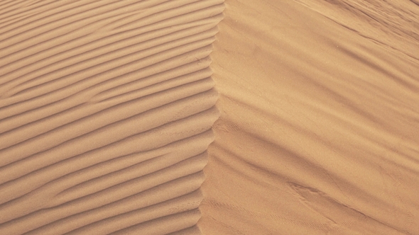 Beautiful Rub Al Khali Desert at Sunrise alt