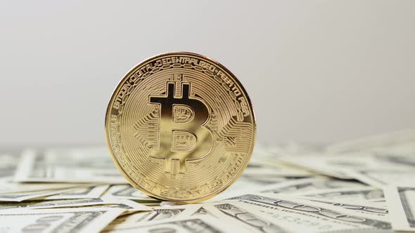 Model of gold bitcoin coin, close up alt