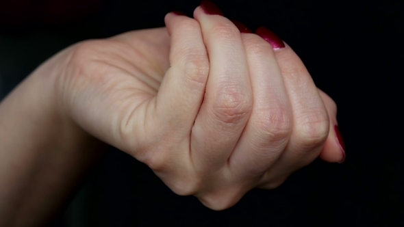 The Girl Is Holding a Handful of Pills in Her Hand alt