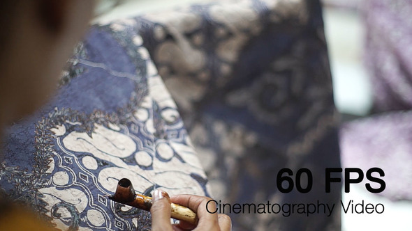 Drawing Batik on the Fabric alt