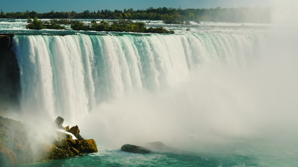 Stream the Water of Niagara Falls. American Side of a Waterfall in the Shape of a Horseshoe.  10 Bi alt