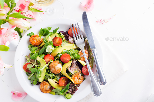 Fresh salad plate with shrimp, avocado, tomato and mixed greens - Stock Photo - Images