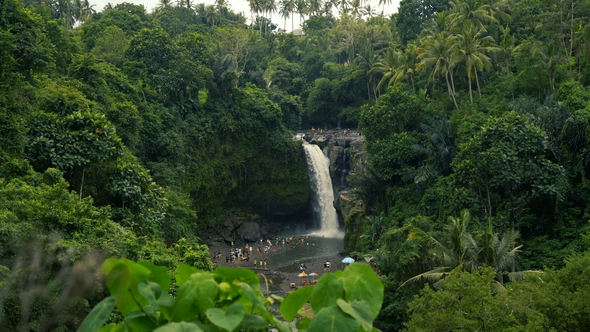 Amazing Tegenungan Waterfall Near Ubud in Bali, Indonesia alt