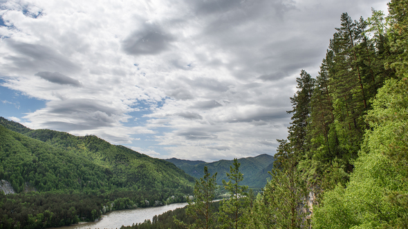 The clouds float in the mountains alt