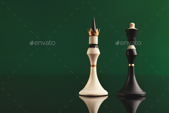 Pair of king chess pieces confronted as opposites - Stock Photo - Images