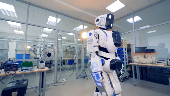 A Droid Turns and Waves, . alt