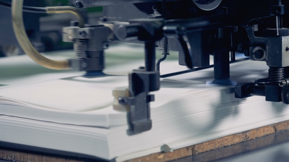 Factory Machine Separates Sheets alt