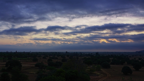 Temples in Bagan at Sunsrise, Myanmar alt