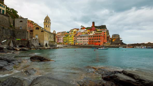 Time Lapse of the beautiful and scenic seaside village of Vernazza in Italy. alt
