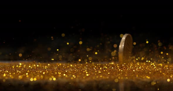 Coin of 1 Euro Rolling on Gold Powder against Black Background, Slow motion 4K alt