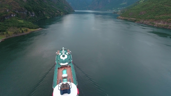 Cruise Ship, Cruise Liners On Sognefjord or Sognefjorden, Norway alt