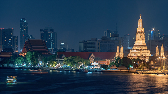 Bangkok, Thailand, Timelapse  - The Buddhist temple Wat Arun in Bangkok at night