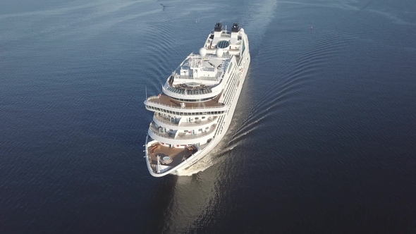 Cruise Liner Sailing in the Sea alt