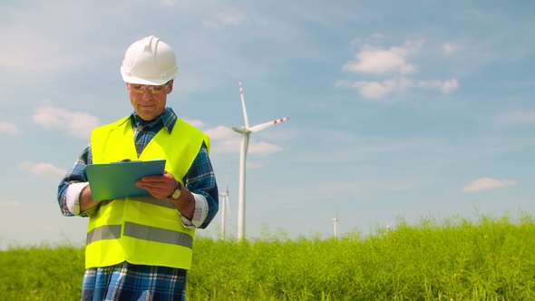 Wind Turbine Inspection, Renewal Energy Concept alt