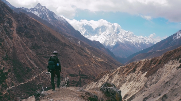 Trekking To Everest Base Camp alt