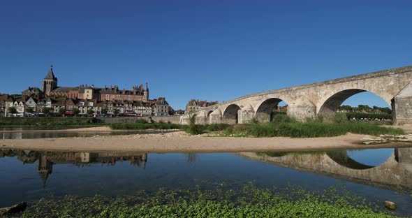 Gien, Loiret department, France. Low water level in the Loire river during a dryness season. alt