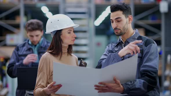 Young Handsome Middle Eastern Man and Beautiful Caucasian Woman Discussing Shipping Plan in alt