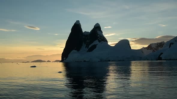 Mountain View Sunset Moment in Antarctica