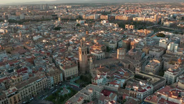 Aerial View. Valencia, Spain Panning Around the Miguelet Bell Tower and Cathedral. alt