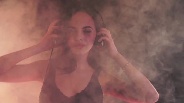 Sexy Girl in Headphones alt