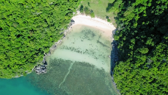 Aerial View of Tropical Islands at Angthong National Marine Park in Thailand alt