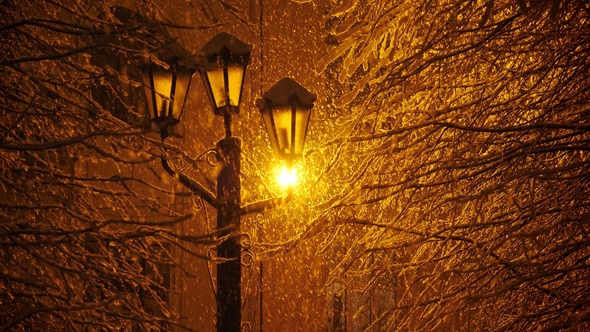 Amazing Snowfall in the Light of a Street Lamp. alt