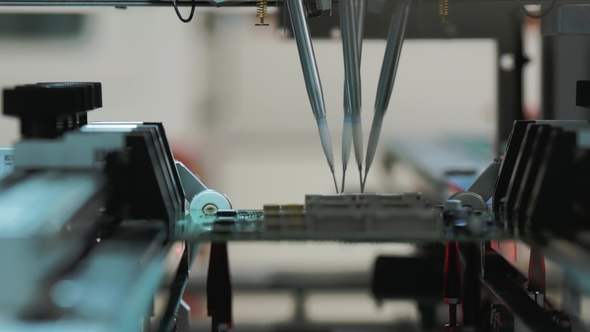 Robotic Machine Testing Circuit Boards for Serviceability alt