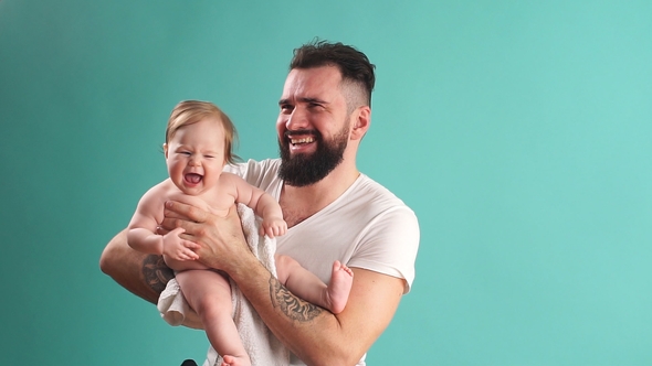 Portrait of Happy Father and His Adorable Little Daughter. Happy Childhood alt