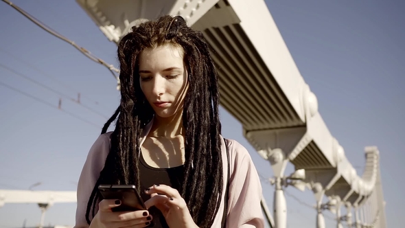 Young Hipster Traveler Girl Walking in the City and Take Picture Via Smartphone Outside, Attractive alt