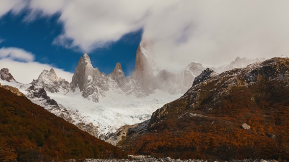 Mount Fitz Roy at Dawn. Argentina, Patagonia alt