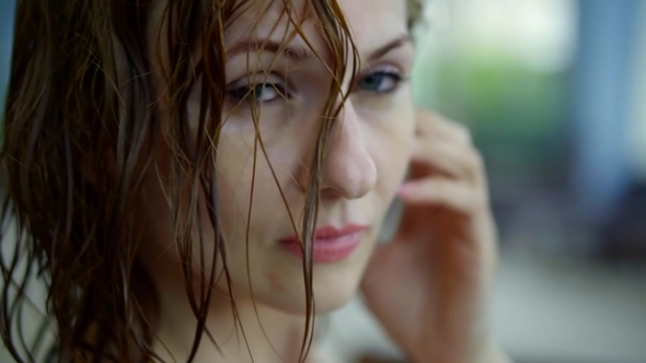 Portrait of a Young and Romantic Woman Who Has Wet Hair, the Lady Has a Natural Make-up alt