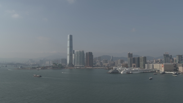 Promenade in the Metropolis alt