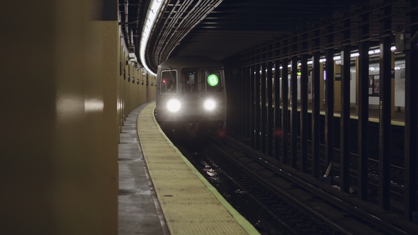 New York City Subway Train Arriving To the Underground Statio alt