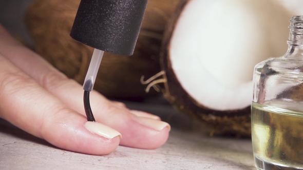 Coconut Oil To Smear Your Fingers