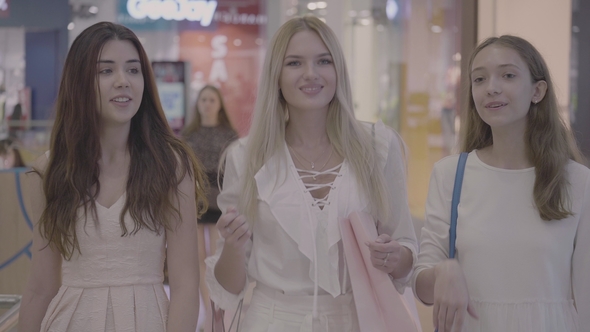 Girls Friends Walk and Talking in Shopping Mall alt
