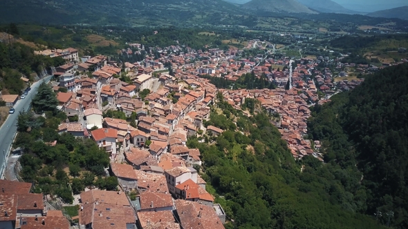 Panoramic View of Tagliacozzo in Italy alt