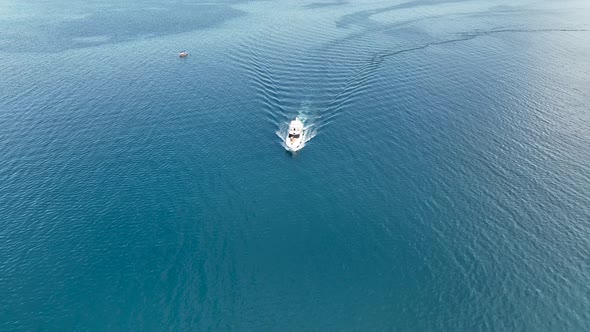 A couple rides a yacht aerial view 4 K Turkey Alanya alt