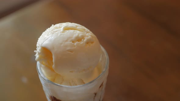 Vanilla ice cream scoop