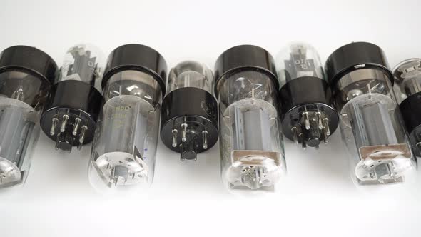 Old Vacuum Lamps For Circuit Solutions