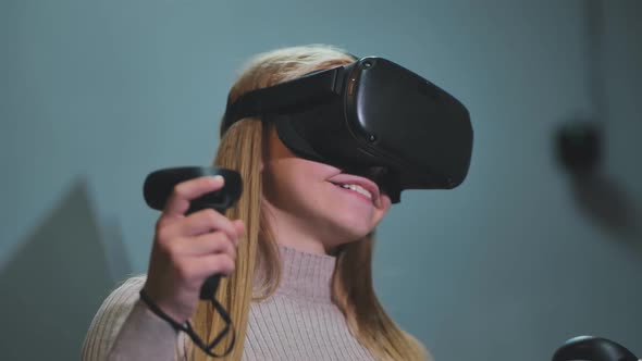 The Girl Plays Virtual Reality Games in the Club alt