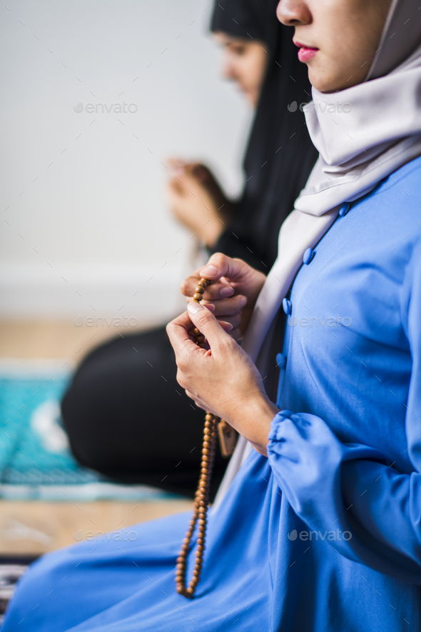 Muslim women using misbaha to keep track of counting in tasbih Stock Photo by Rawpixel