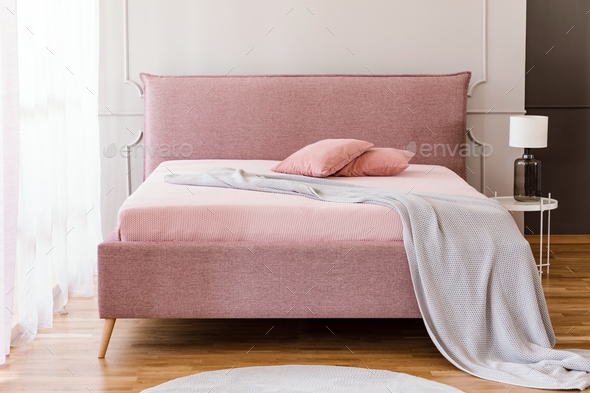 Real Photo Of Pastel Pink King Size Bed With Knit Blanket And Tw Stock By Bialasiewicz - Bright Pink King Size Bedding Real Photo Of Pastel Pink King Size Bed With Knit Blanket And Tw Stock By Bialasiewicz - Bright Pink King Size Bedding