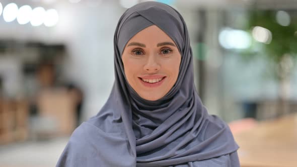 Young Arab Woman Smiling at Camera alt