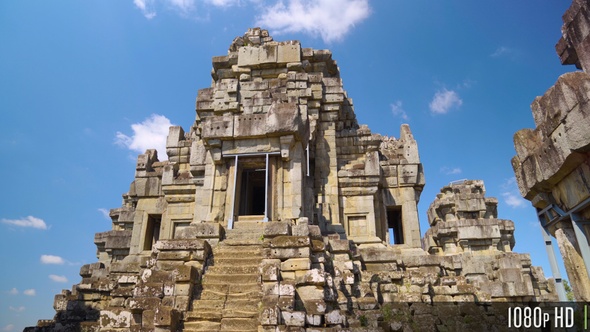 Ta Keo Temple Main Tower in Siem Reap, Cambodia alt
