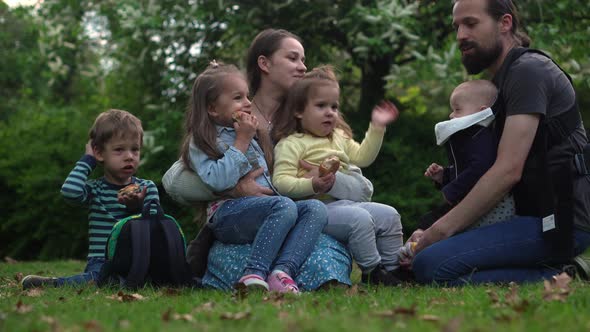 Happy Family Mother Father Three Four Baby Little Siblings Kids Have Fun Blowing Bubbles Enjoying alt