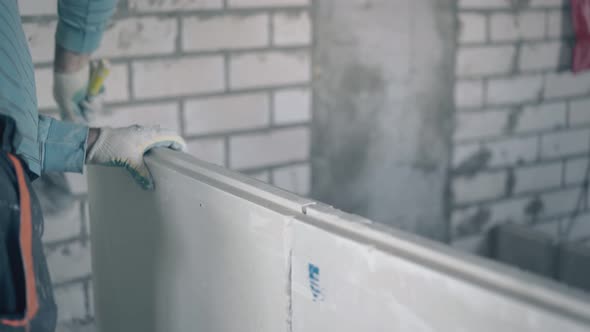 Plasterer Prepares Gypsum Plasterboard Decorative Wall alt