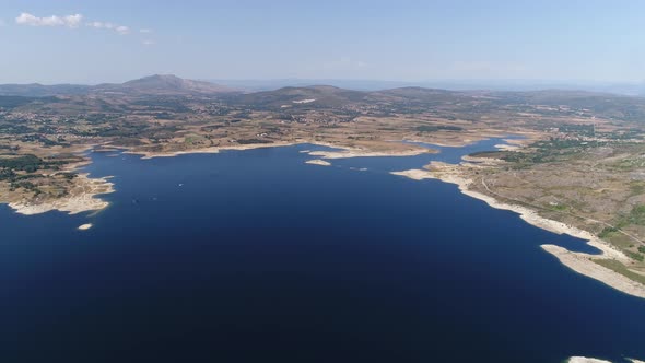 Blue lake and mountains in a sunny day alt